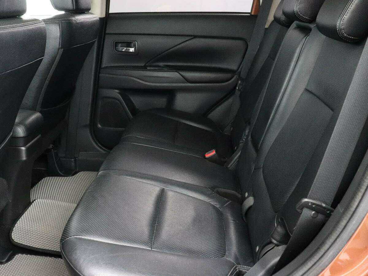 Mitsubishi Outlander с пробегом — 2012 год. Фото: #7