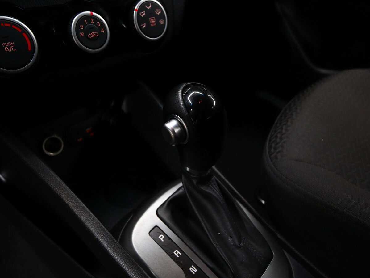 Kia Rio с пробегом — 2015 год. Фото: #7