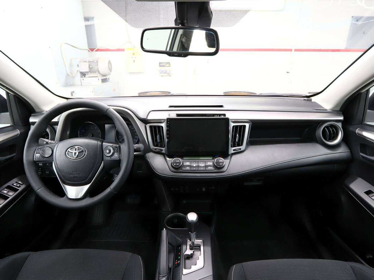Toyota RAV4 с пробегом — 2017 год. Фото: #9