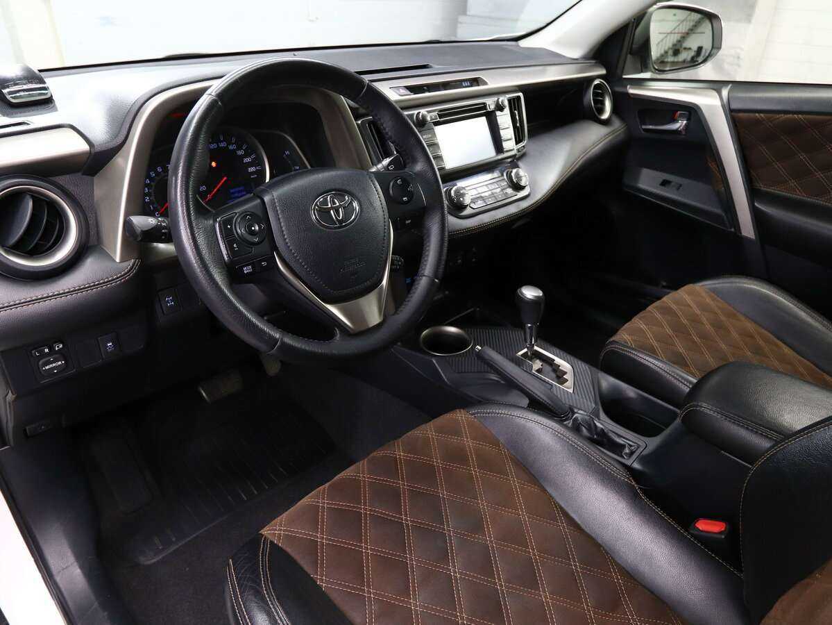 Toyota RAV4 с пробегом — 2014 год. Фото: #7