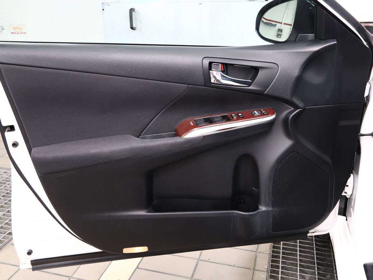 Toyota Camry с пробегом — 2013 год. Фото: #7