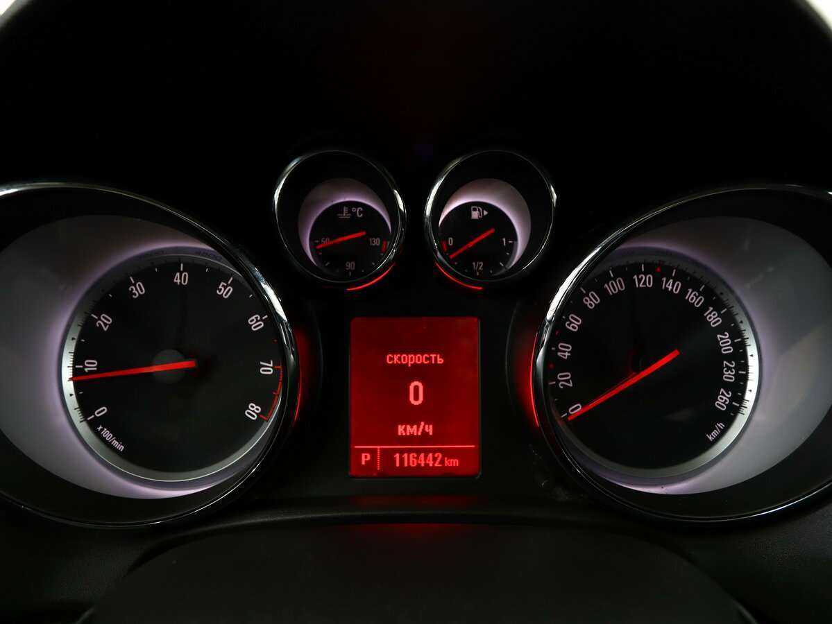 Opel Astra с пробегом — 2014 год. Фото: #12