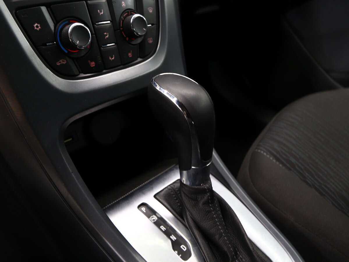 Opel Astra с пробегом — 2012 год. Фото: #7