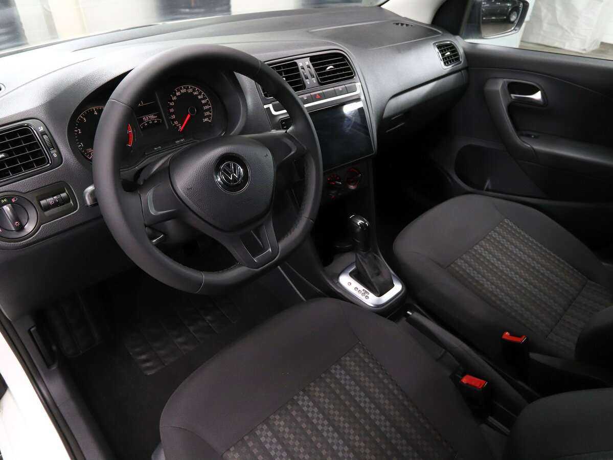 Volkswagen Polo с пробегом — 2017 год. Фото: #6
