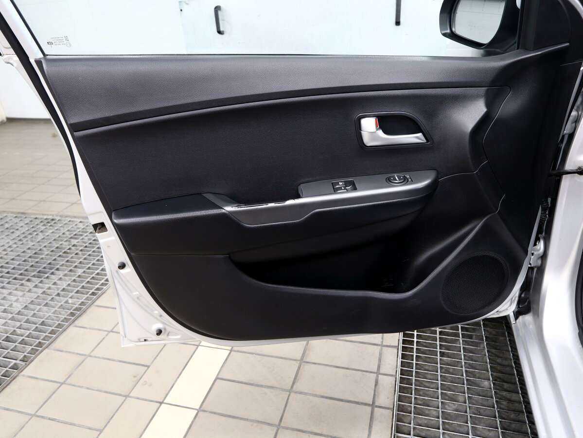 Kia Rio с пробегом — 2016 год. Фото: #13