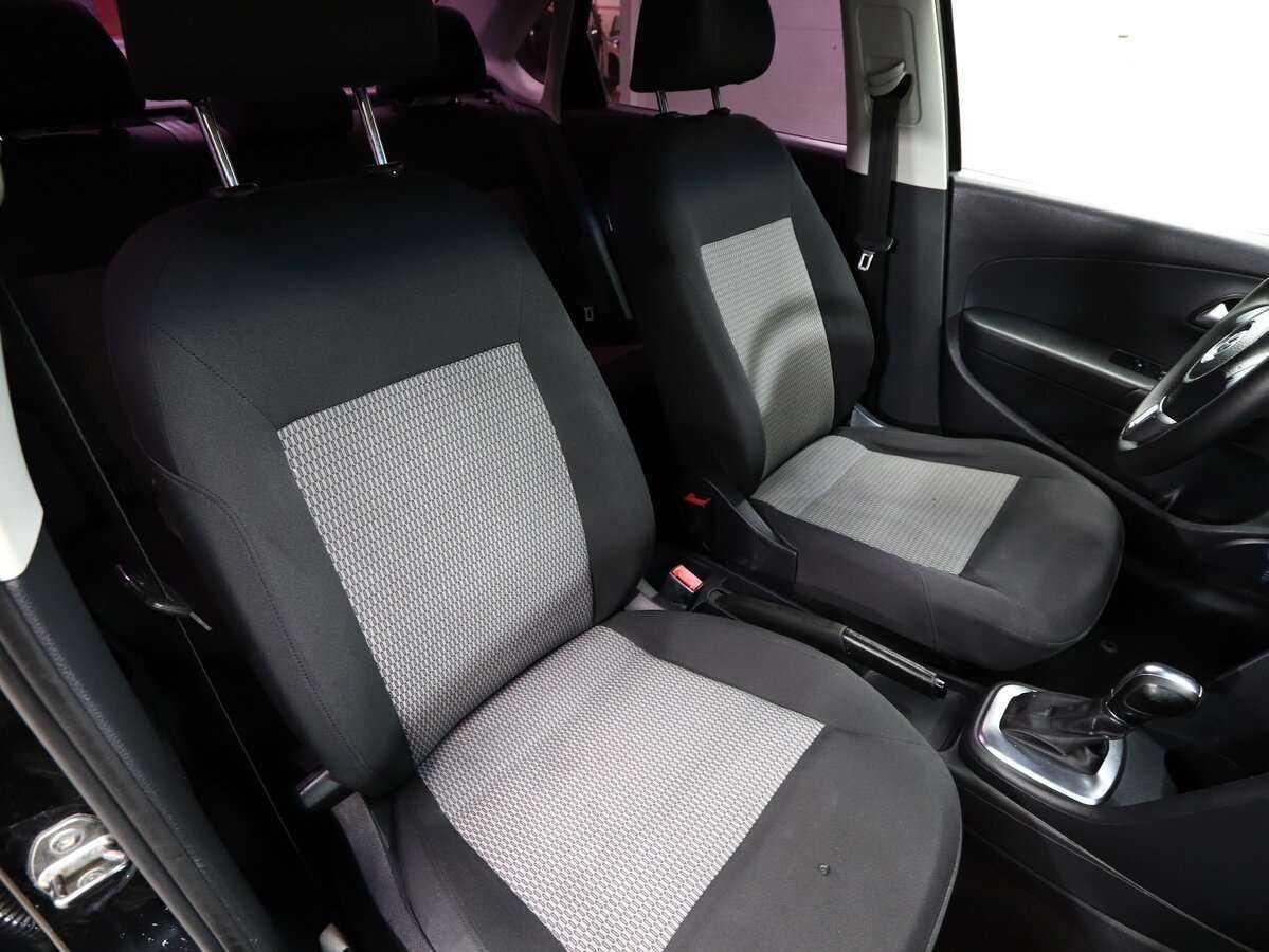 Volkswagen Polo с пробегом — 2013 год. Фото: #6