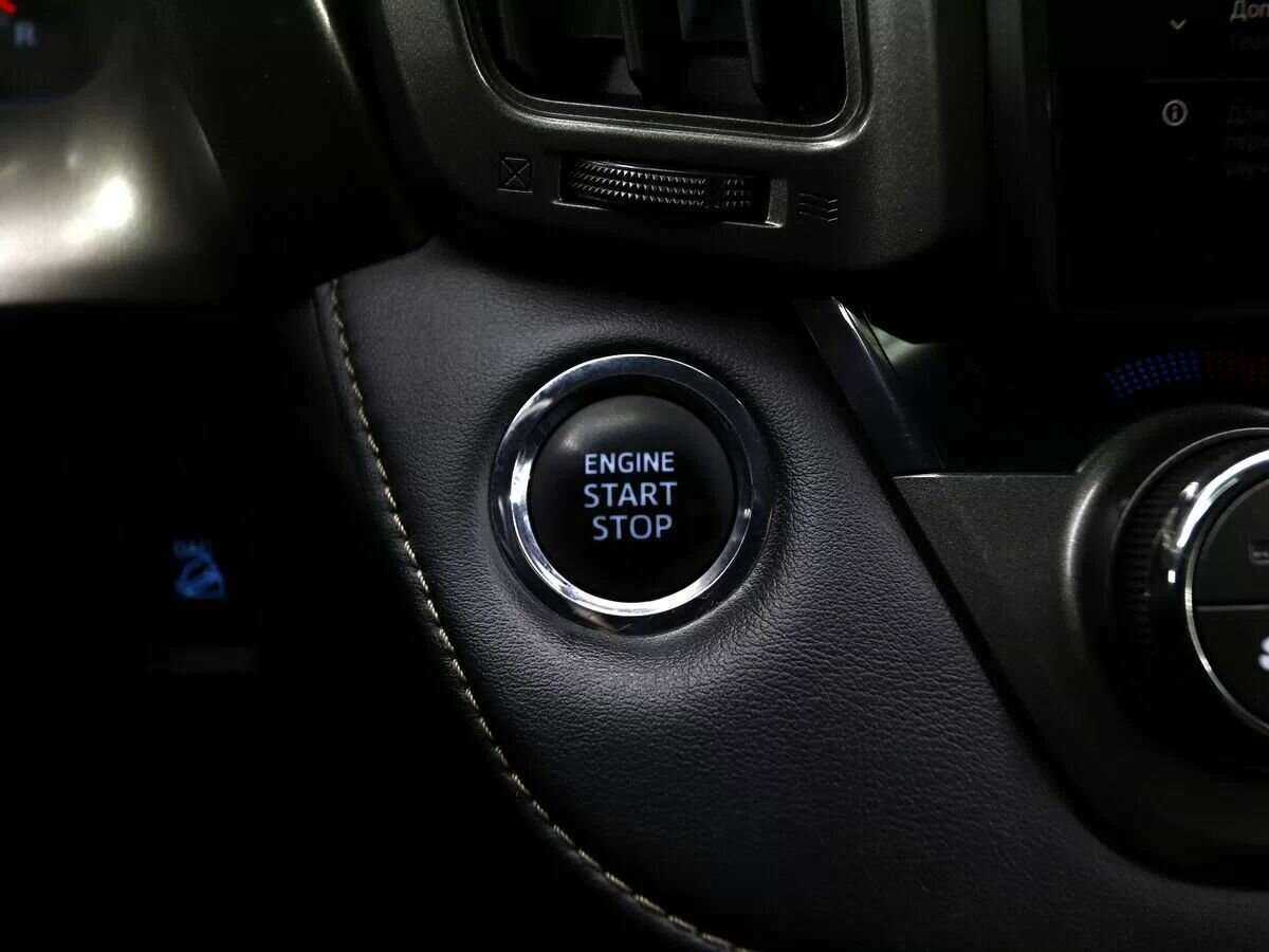 Toyota RAV4 с пробегом — 2013 год. Фото: #16