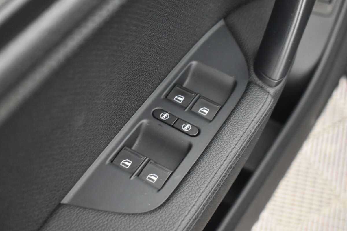 Volkswagen Touareg с пробегом — 2013 год. Фото: #9