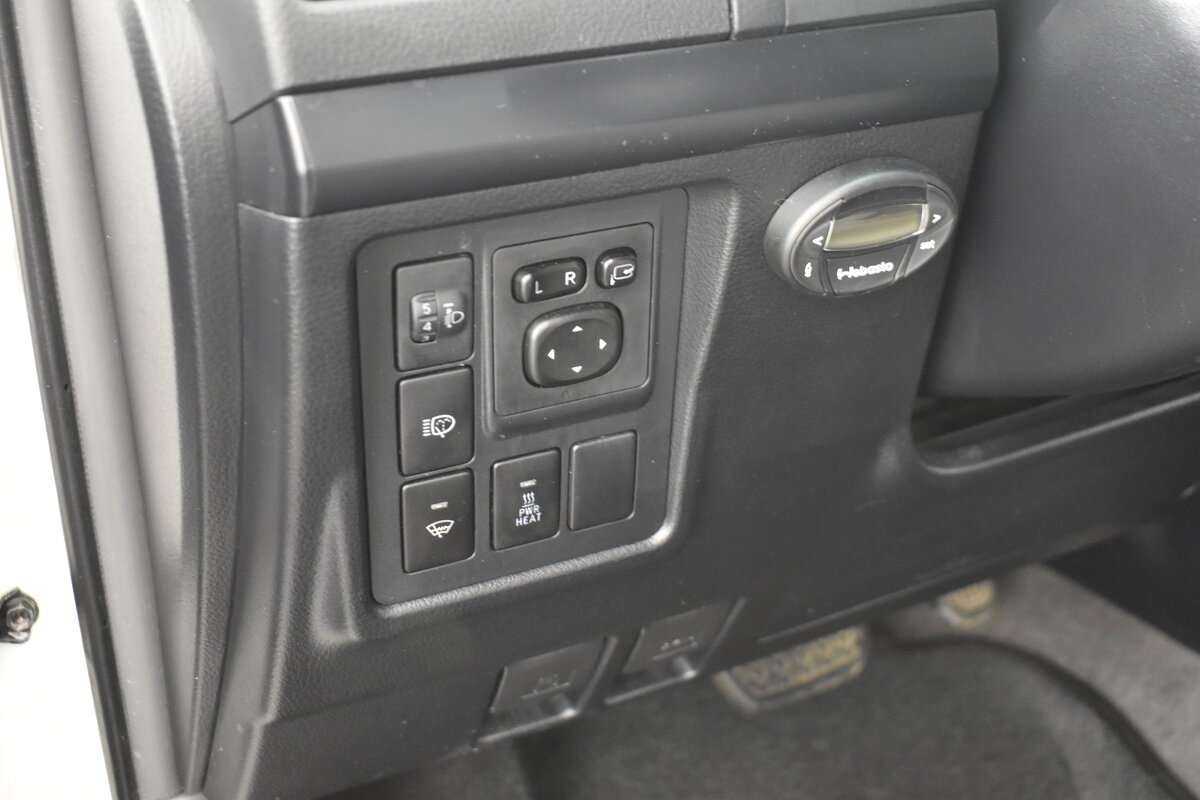 Toyota Land Cruiser Prado с пробегом — 2012 год. Фото: #8