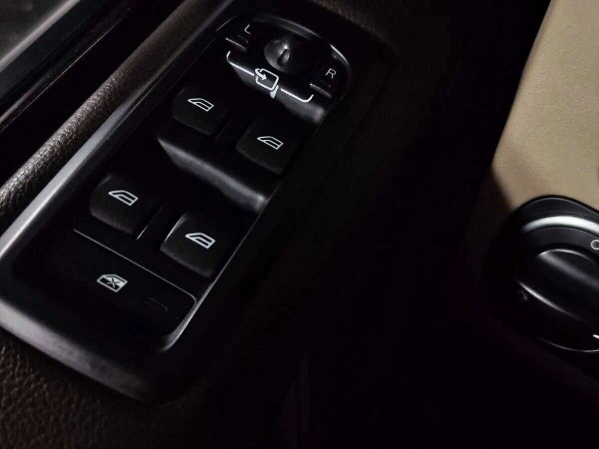 Land Rover Discovery с пробегом — 2014 год. Фото: #17