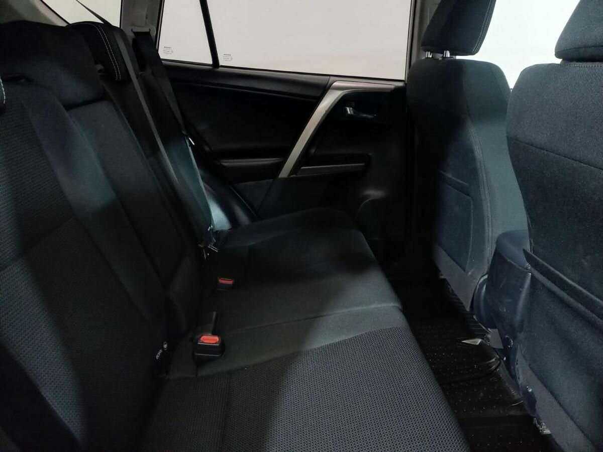 Toyota RAV4 с пробегом — 2018 год. Фото: #10