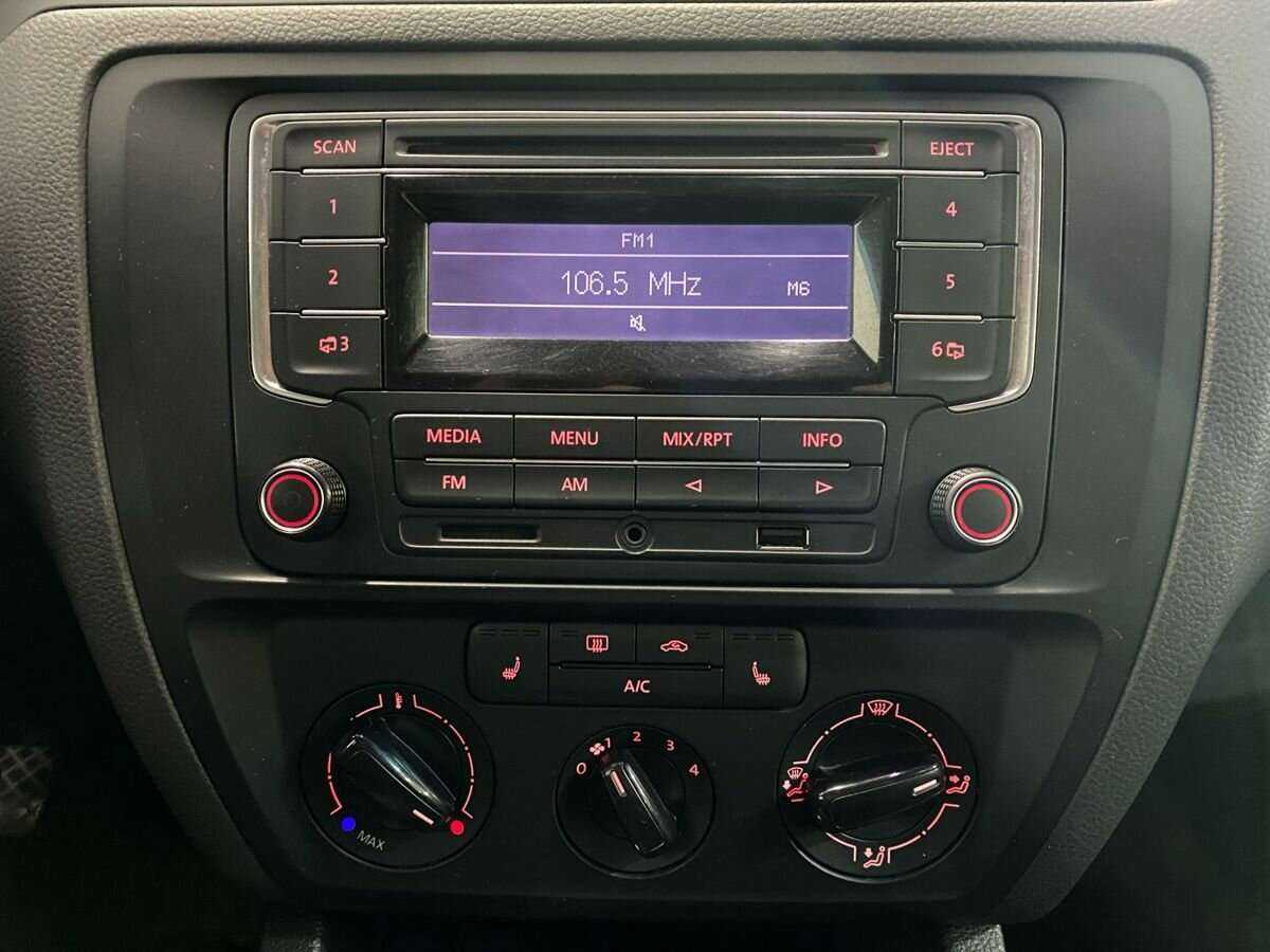 Volkswagen Jetta с пробегом — 2014 год. Фото: #12