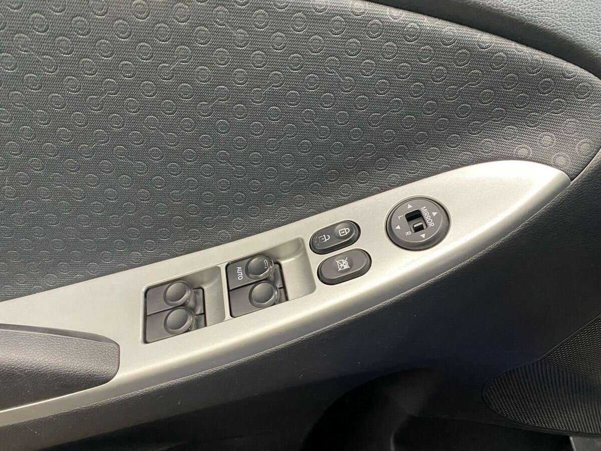 Hyundai Solaris с пробегом — 2012 год. Фото: #16