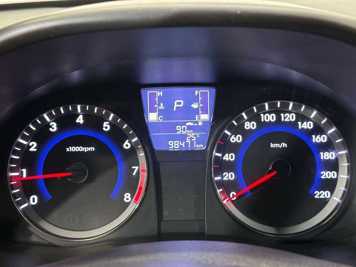 Hyundai Solaris с пробегом — 2015 год. Фото: #8