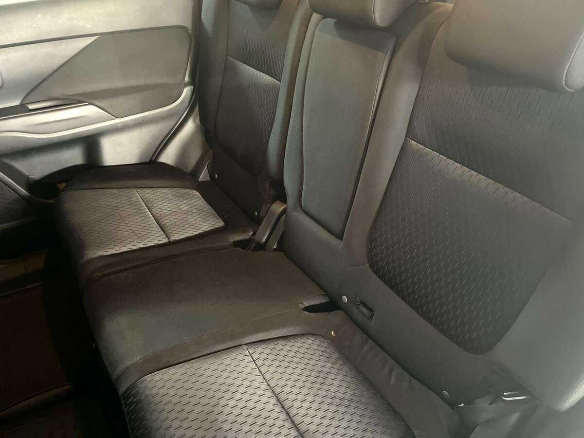 Mitsubishi Outlander с пробегом — 2013 год. Фото: #13