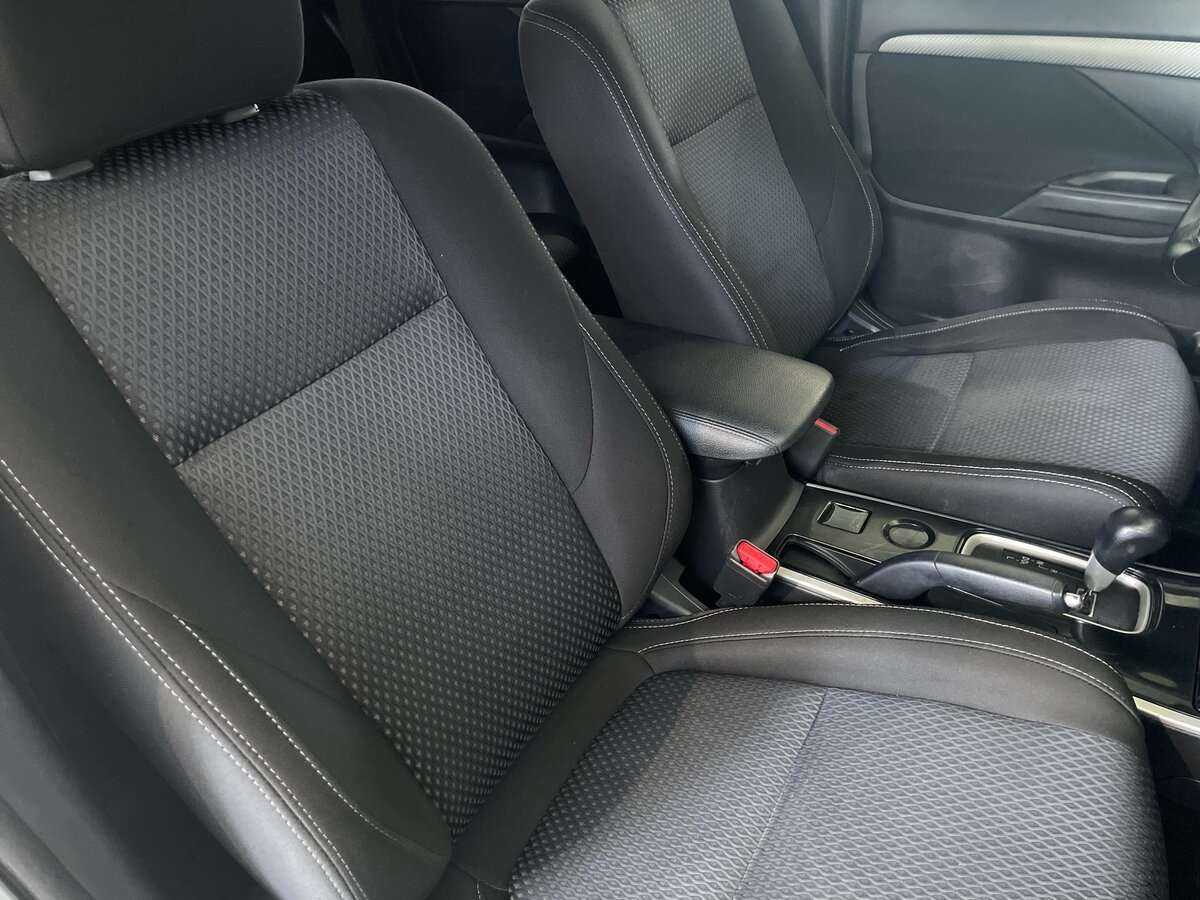 Mitsubishi Outlander с пробегом — 2018 год. Фото: #16