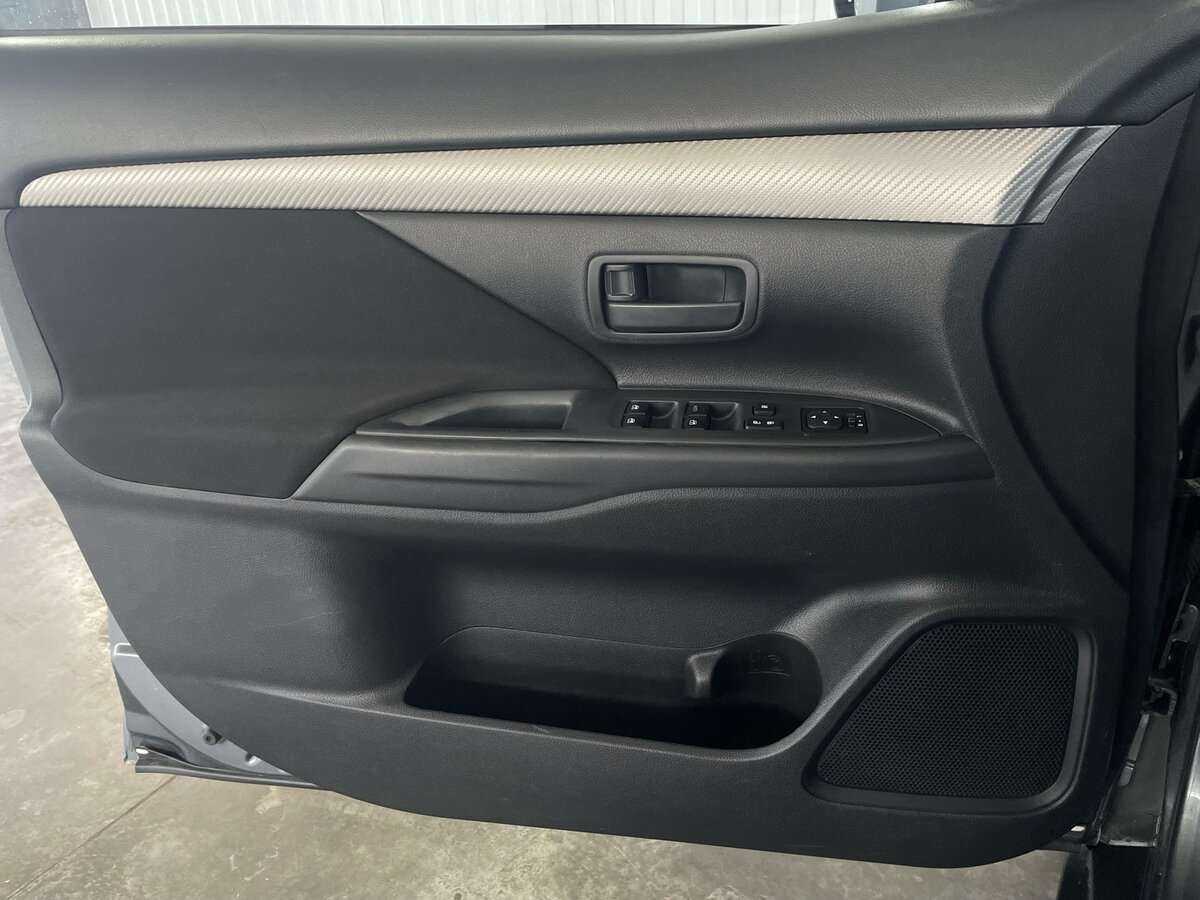 Mitsubishi Outlander с пробегом — 2018 год. Фото: #18