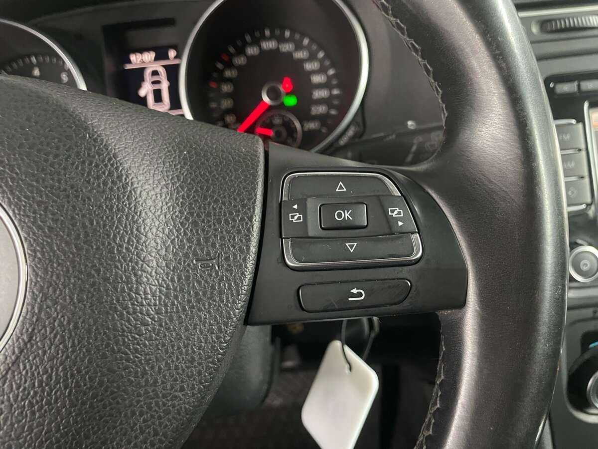 Volkswagen Golf с пробегом — 2012 год. Фото: #11