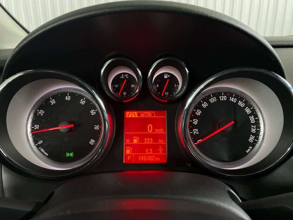 Opel Astra с пробегом — 2014 год. Фото: #9