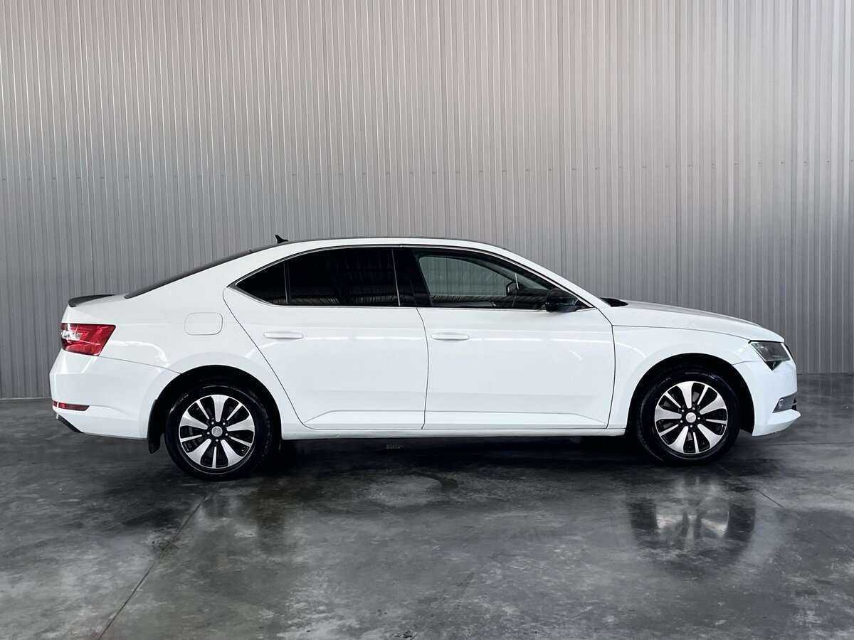 Skoda Superb с пробегом — 2015 год. Фото: #3