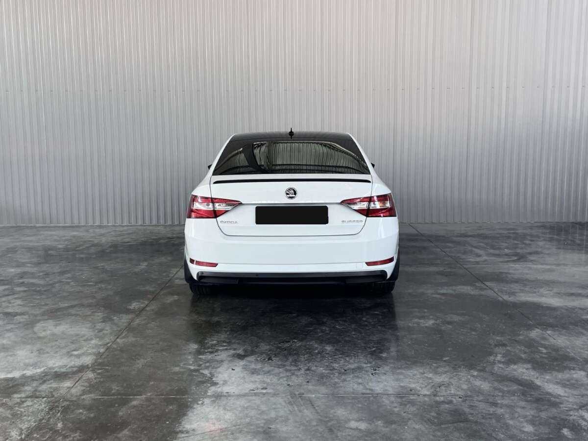 Skoda Superb с пробегом — 2015 год. Фото: #5