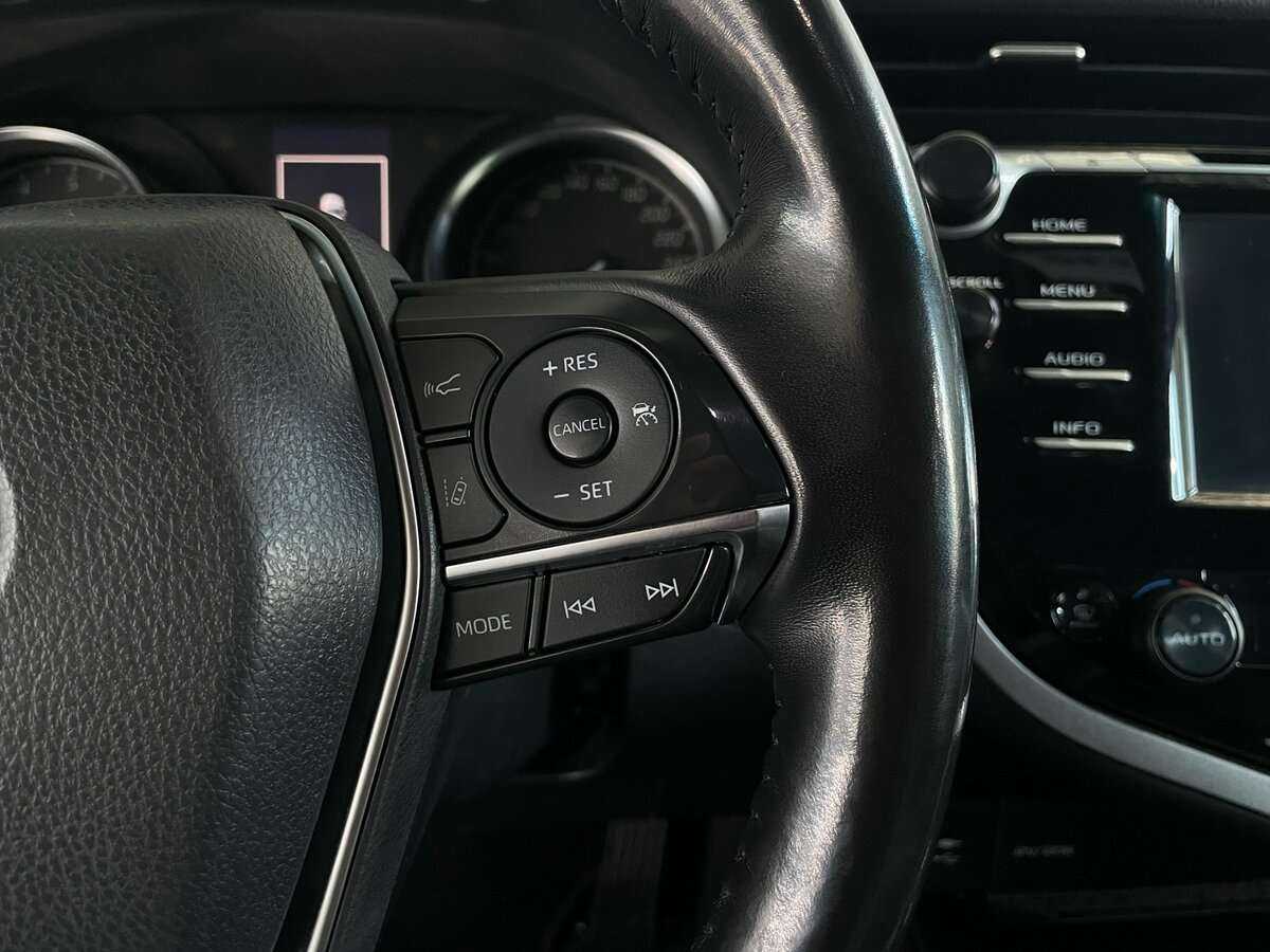 Toyota Camry с пробегом — 2018 год. Фото: #13