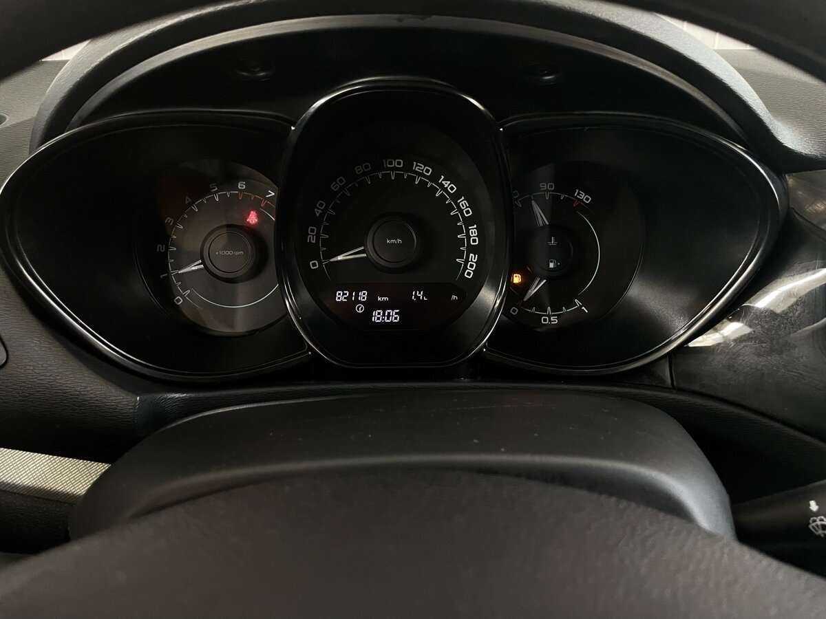 Lada (ВАЗ) Vesta с пробегом — 2017 год. Фото: #10