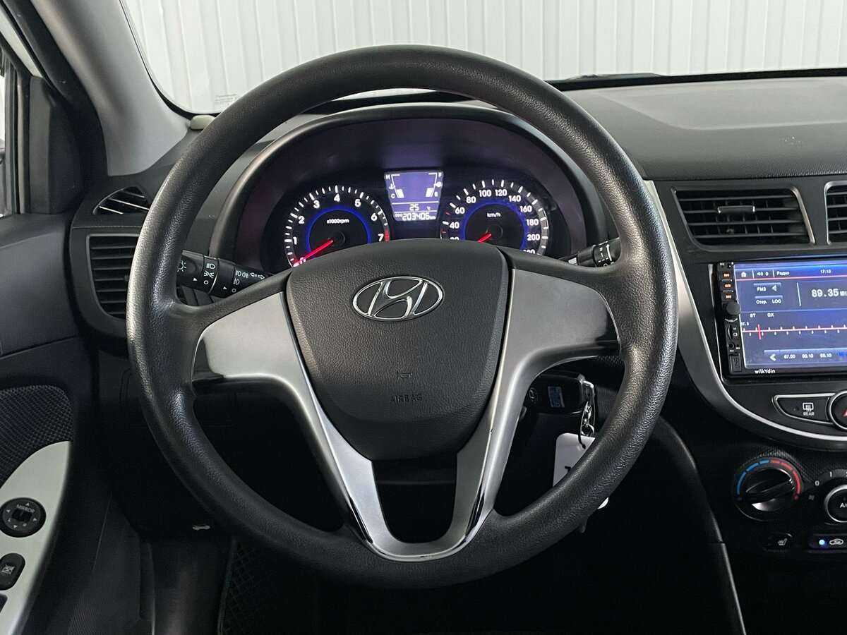 Hyundai Solaris с пробегом — 2013 год. Фото: #9