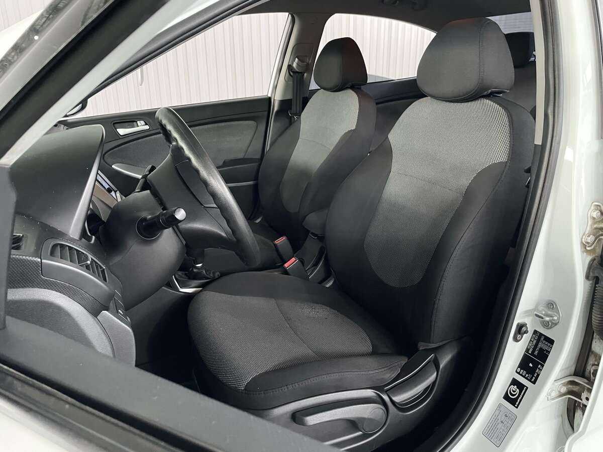 Hyundai Solaris с пробегом — 2013 год. Фото: #12