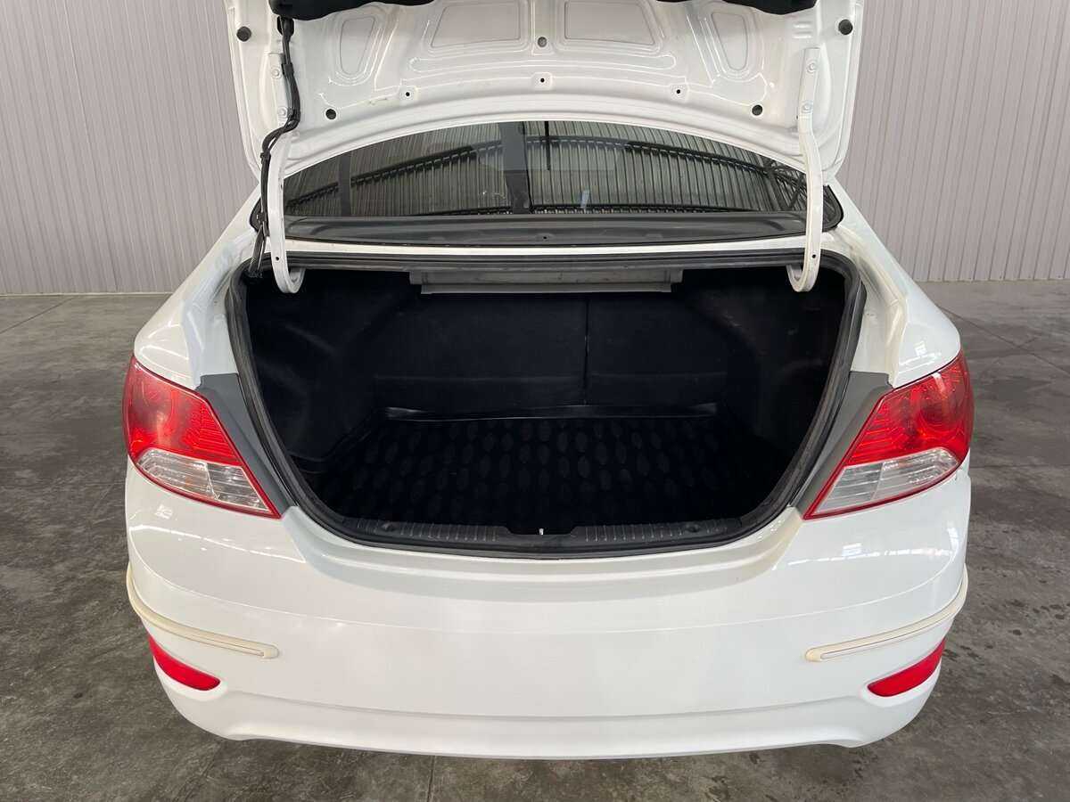 Hyundai Solaris с пробегом — 2013 год. Фото: #21