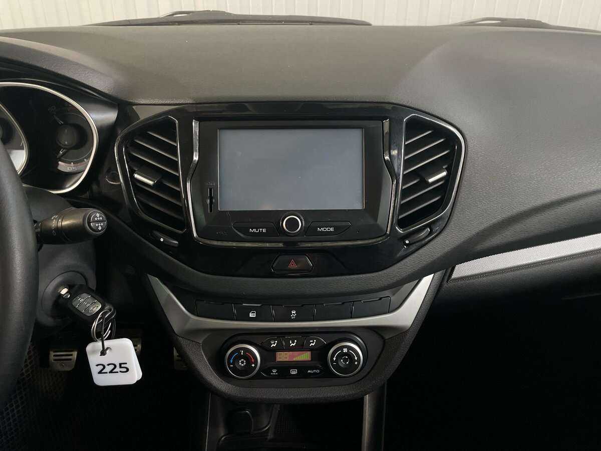 Lada (ВАЗ) Vesta с пробегом — 2017 год. Фото: #10