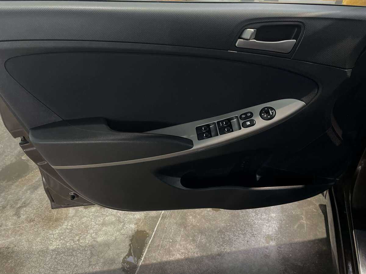 Hyundai Solaris с пробегом — 2015 год. Фото: #8