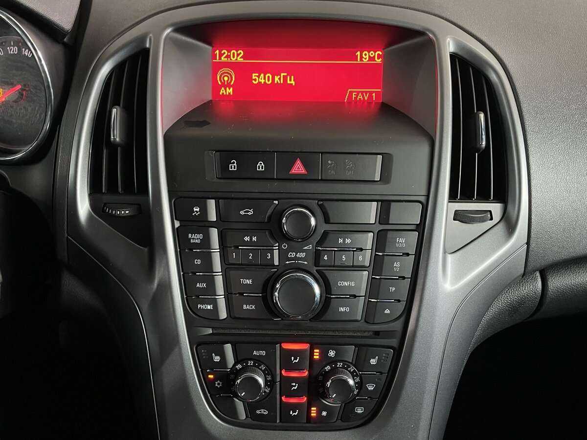 Opel Astra с пробегом — 2013 год. Фото: #11