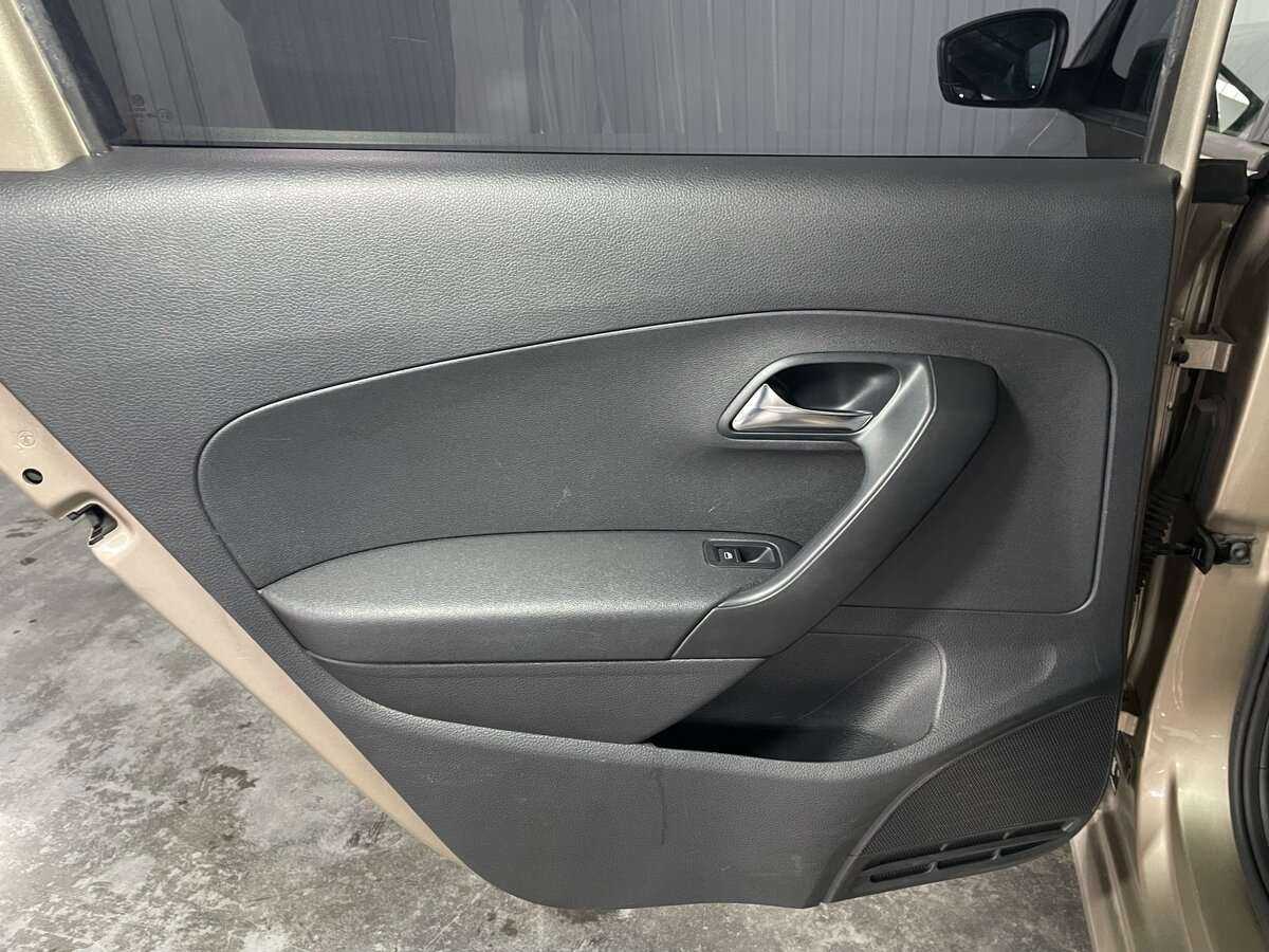 Volkswagen Polo с пробегом — 2016 год. Фото: #17