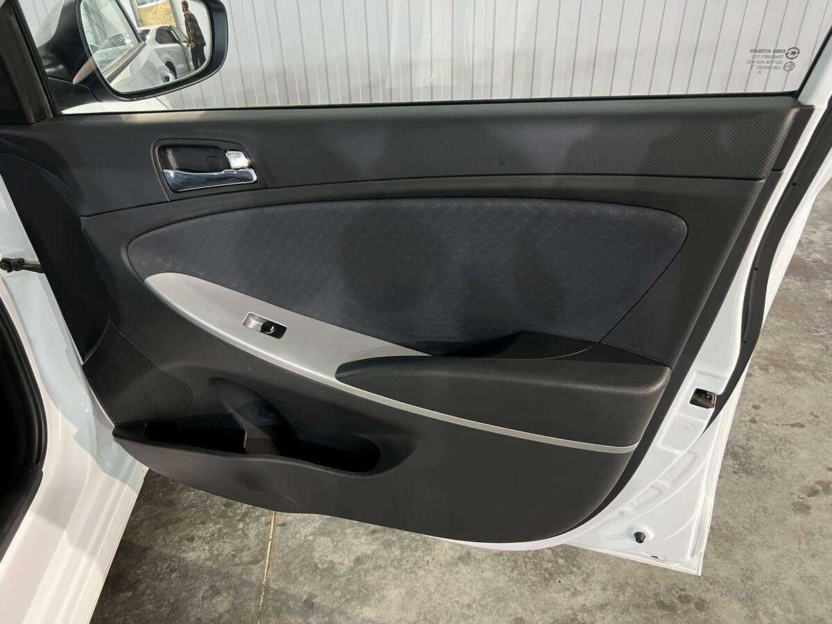 Hyundai Solaris с пробегом — 2014 год. Фото: #11