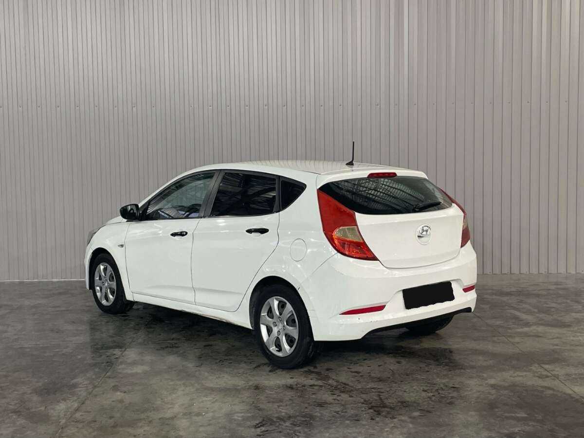 Hyundai Solaris с пробегом — 2014 год. Фото: #6