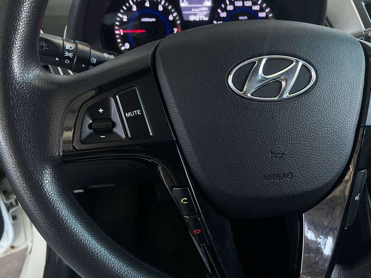 Hyundai Solaris с пробегом — 2014 год. Фото: #10