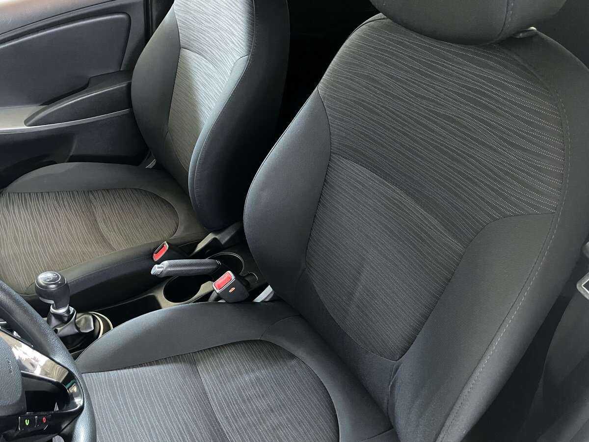 Hyundai Solaris с пробегом — 2014 год. Фото: #14