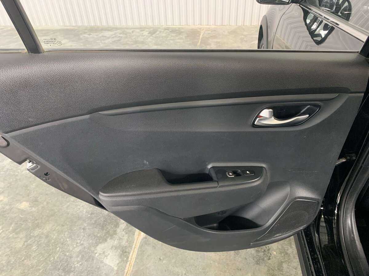 Kia Rio с пробегом — 2018 год. Фото: #17