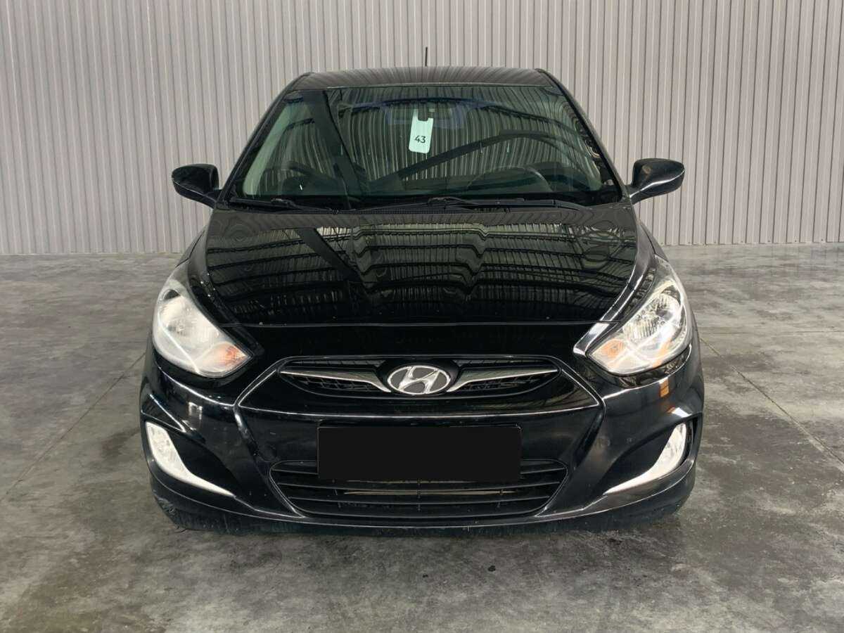 Hyundai Solaris с пробегом — 2012 год. Фото: #1