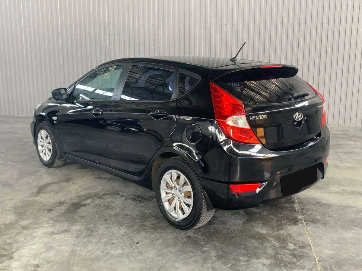 Hyundai Solaris с пробегом — 2012 год. Фото: #6