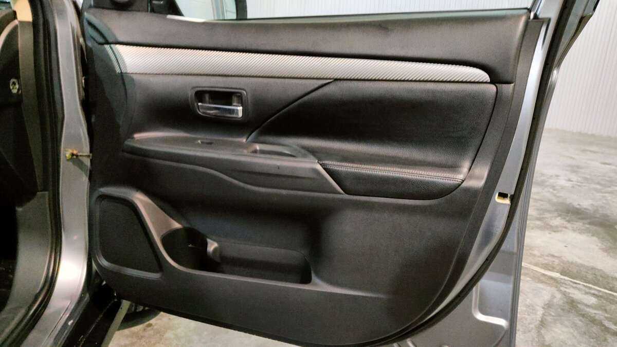 Mitsubishi Outlander с пробегом — 2012 год. Фото: #16