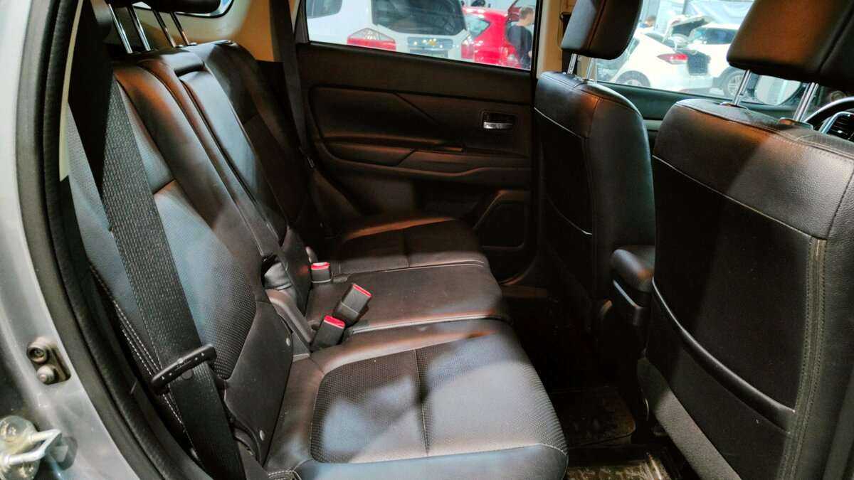 Mitsubishi Outlander с пробегом — 2012 год. Фото: #17