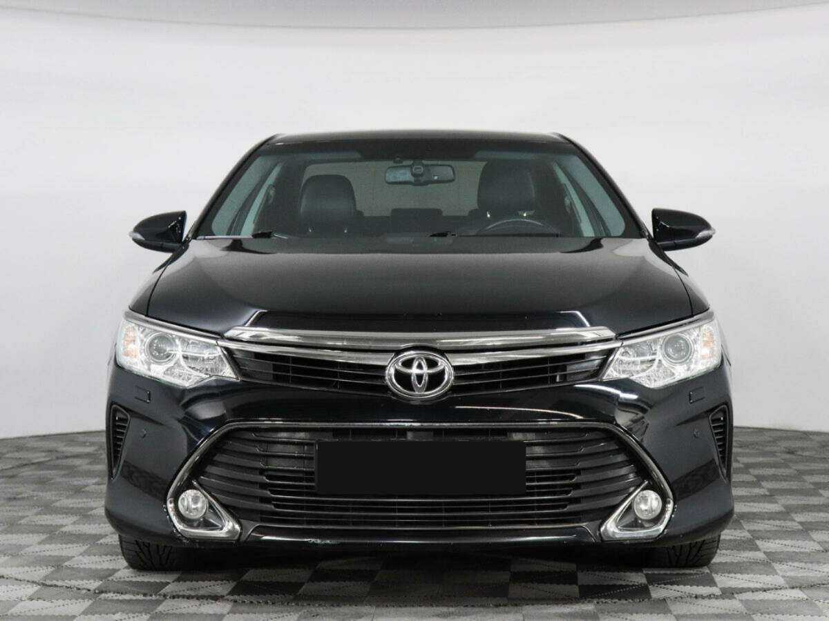 Toyota Camry с пробегом — 2016 год. Фото: #1