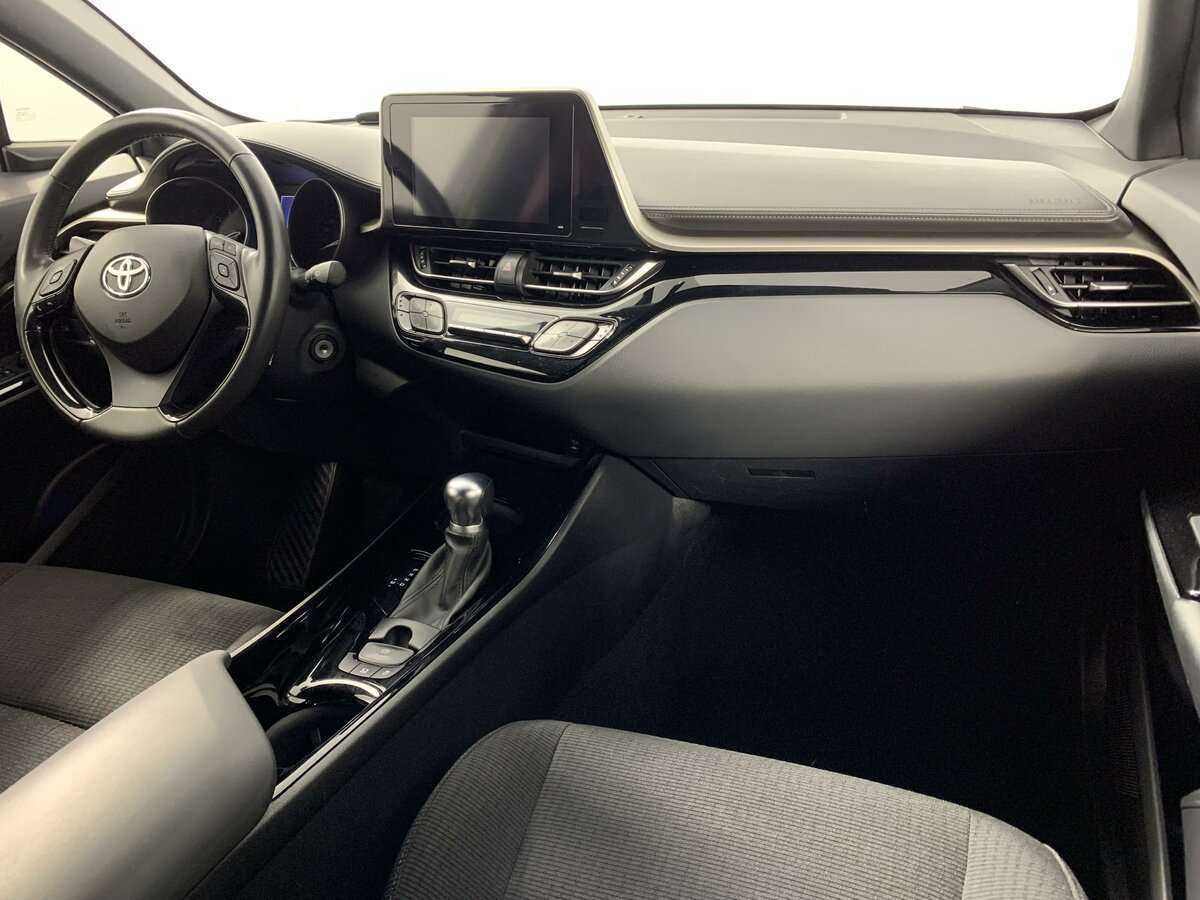 Toyota C-HR с пробегом — 2019 год. Фото: #8