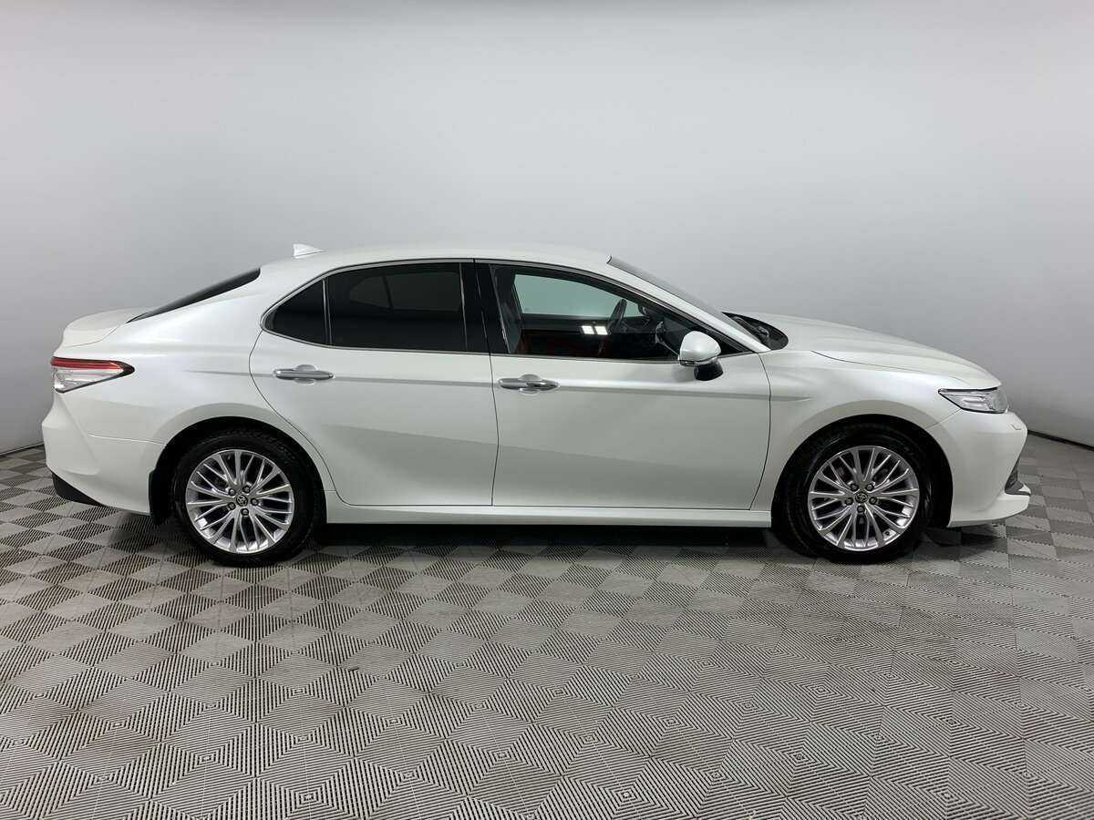 Toyota Camry с пробегом — 2021 год. Фото: #3