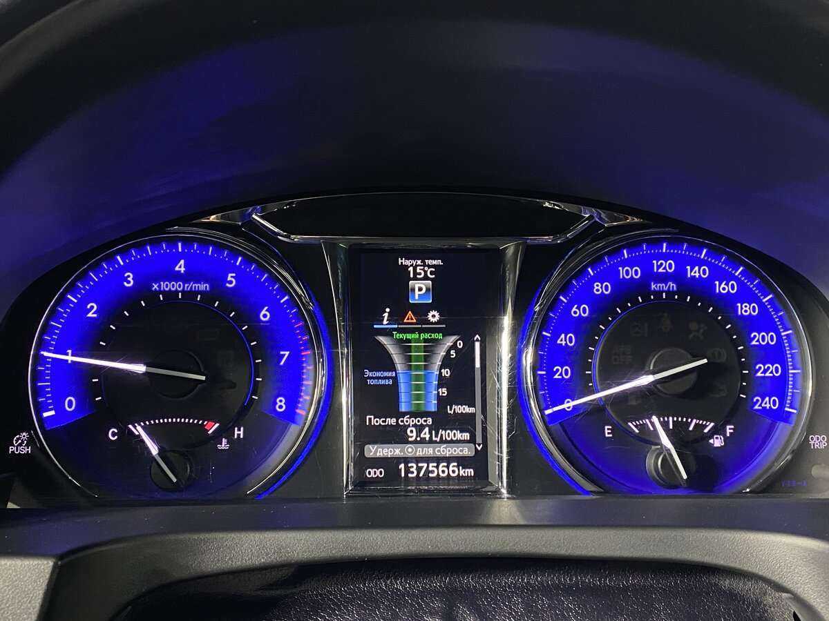 Toyota Camry с пробегом — 2017 год. Фото: #10