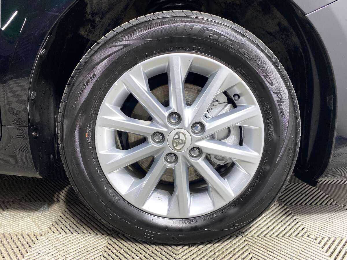 Toyota Camry с пробегом — 2017 год. Фото: #13