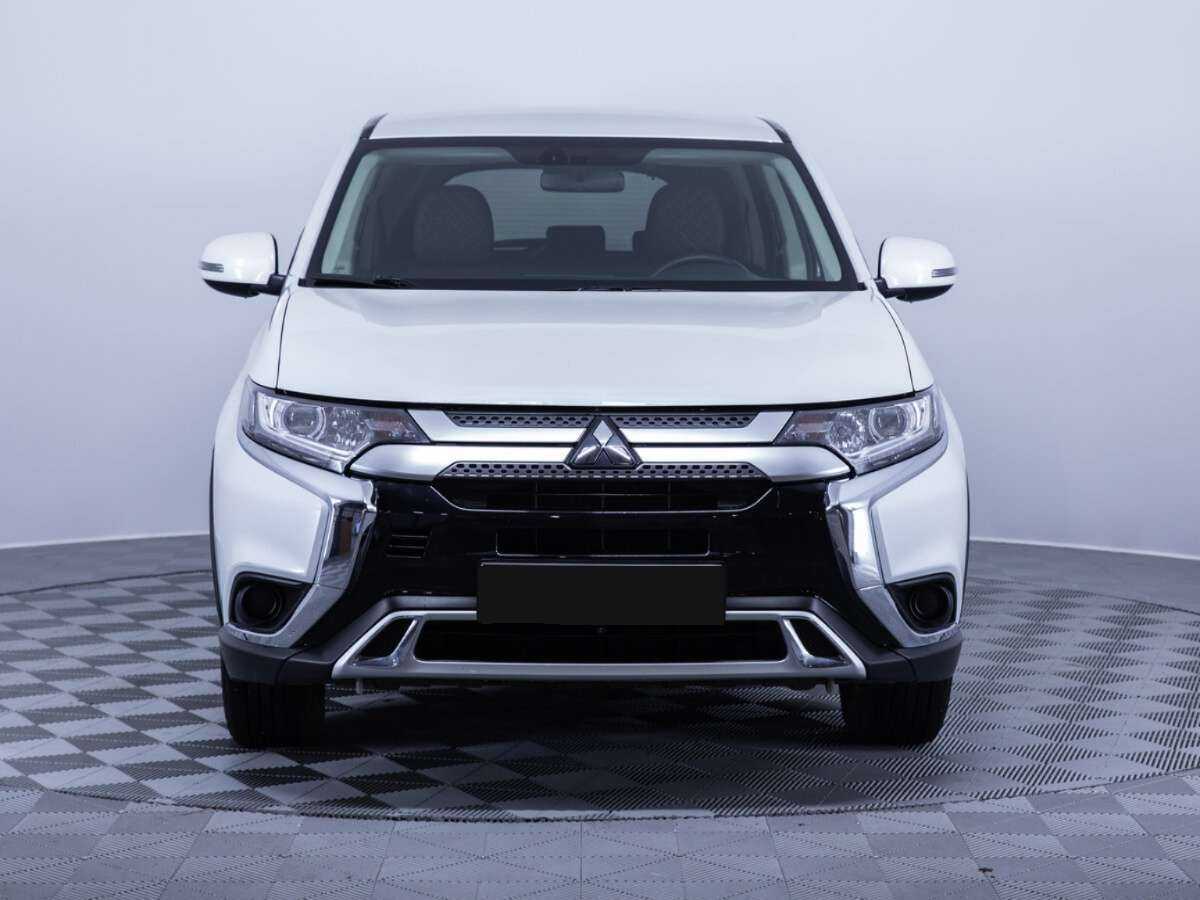Mitsubishi Outlander с пробегом — 2020 год. Фото: #1