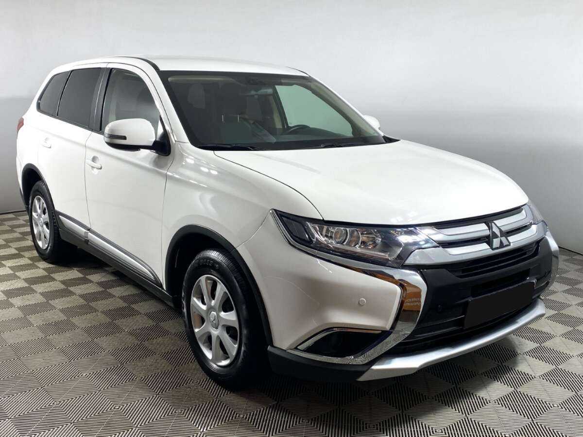 Mitsubishi Outlander с пробегом — 2017 год. Фото: #2